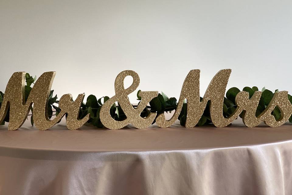 Gold Mr. & Mrs. Sign