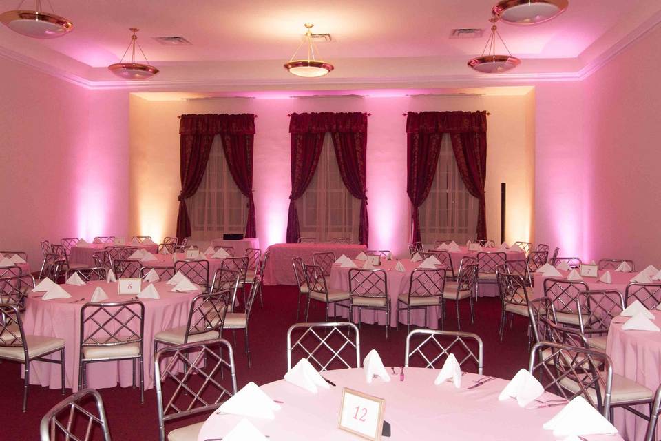 Notice how you can see the white napkins are WHITE not PINK. Reason why to add a second color like ivory to your color scheme.Notice how you can see the white napkins