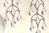 Delicate and Modern ! Your the girl that that wants something unexpected and modern. These gorgeous chandelier earring will do the trick.