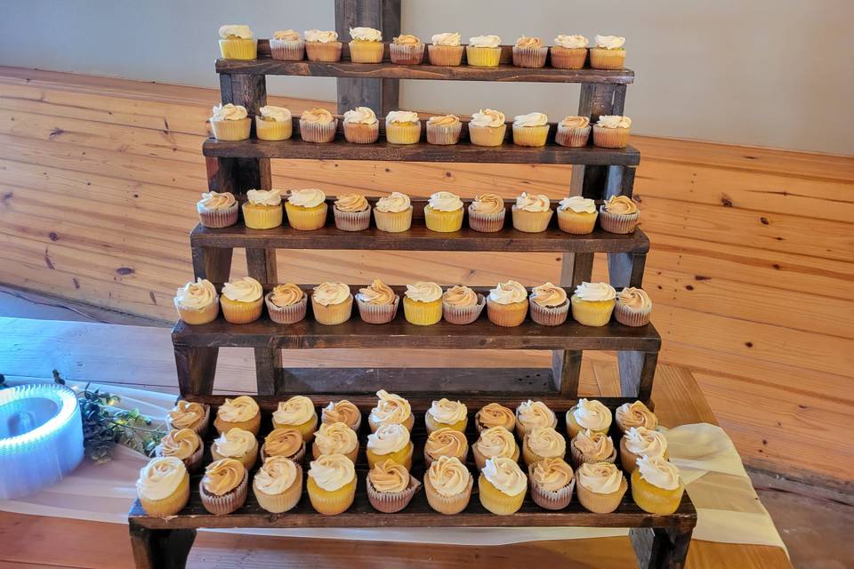 Cupcake centric wedding