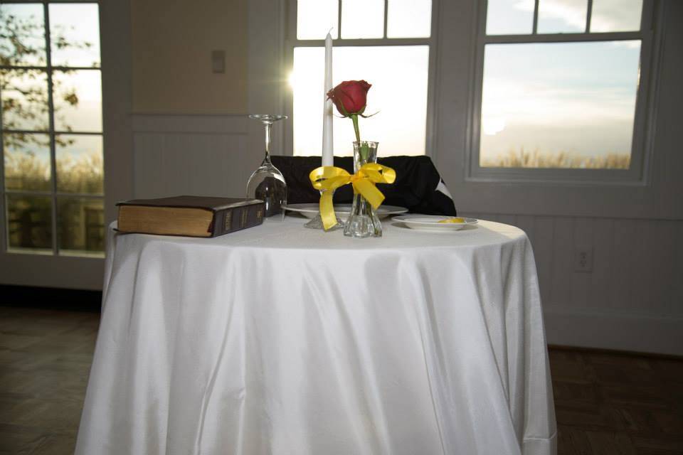 Place of honor table