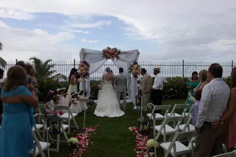 Outdoor wedding at the Embassy Suites Dorado del Mar Beach & Golf Resort - Dorado, PR