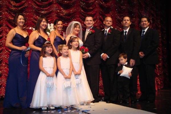 Newlyweds with bridesmaids and groomsmen