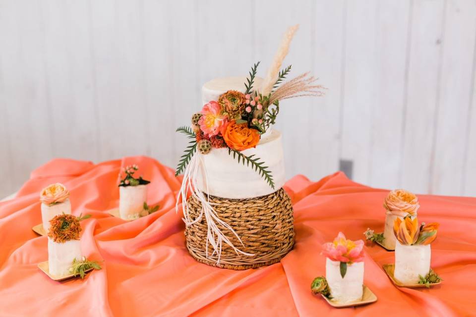 Wedding cake -lauren crose photography