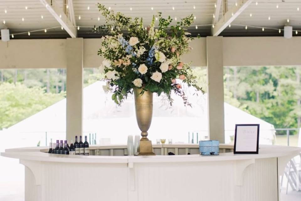 Gorgeous round bar