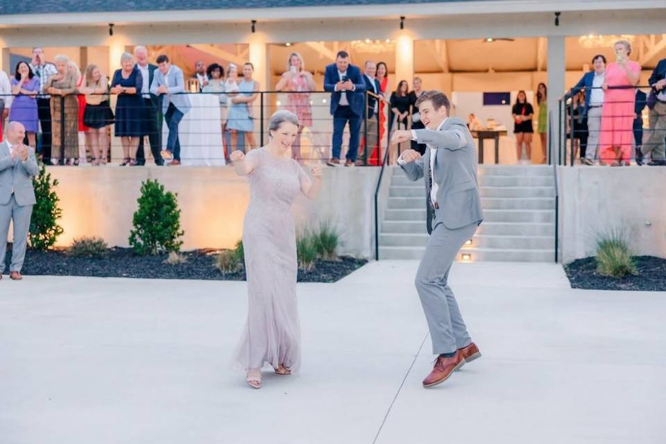 Groom and mom dancing