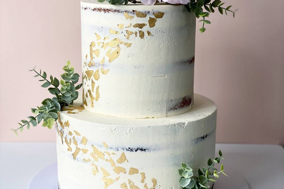 Naked cake with gold