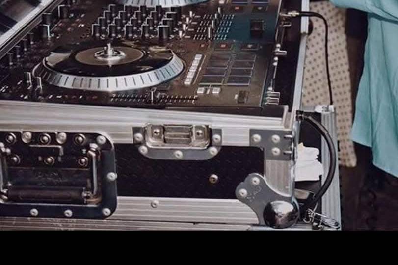 Dj