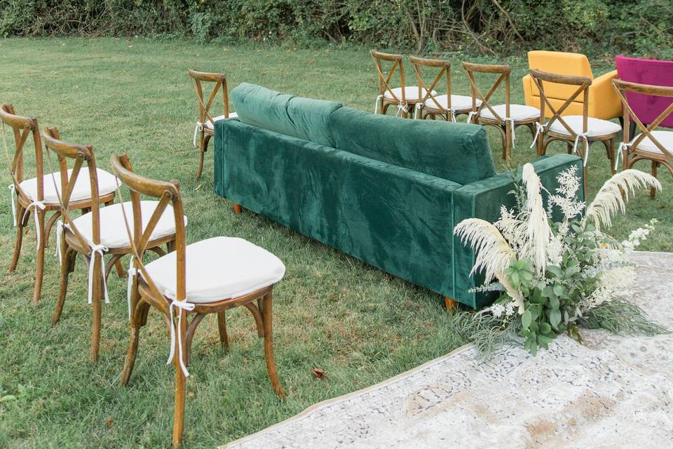 Cozy ceremony seating