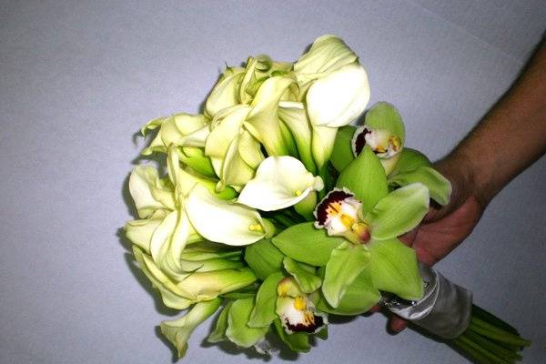 bride bouquet with green orchid and white mini callas