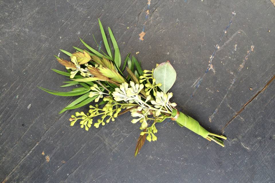 An all green boutonniere with grass-wrapped stems
