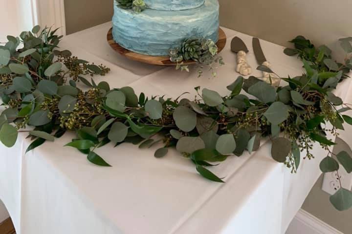 Wedding cake garland