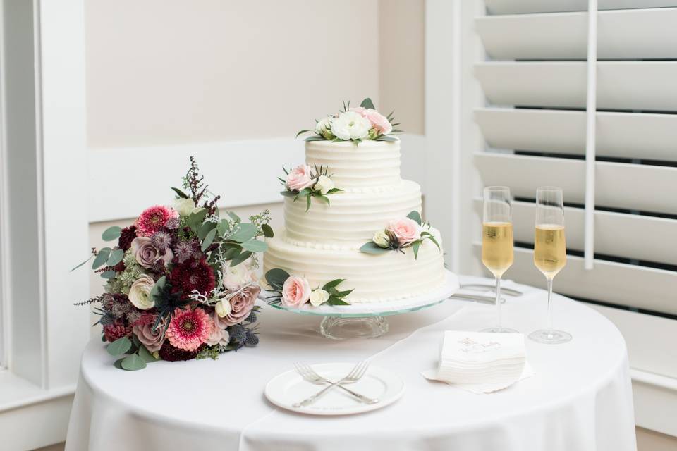 Wedding cake table