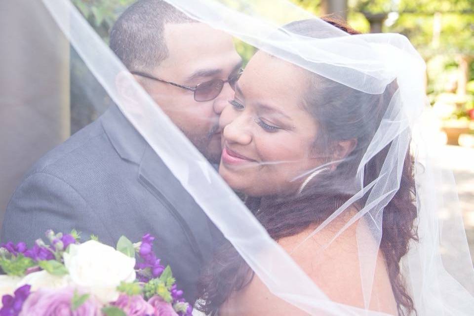 Cheek kisses | Courtney Lynn Photography