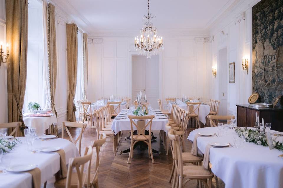Main dining room sits 65