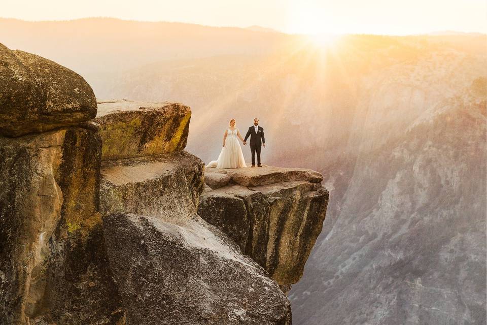 Yosemite wedding couple