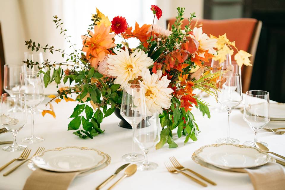 Dining table arrangement