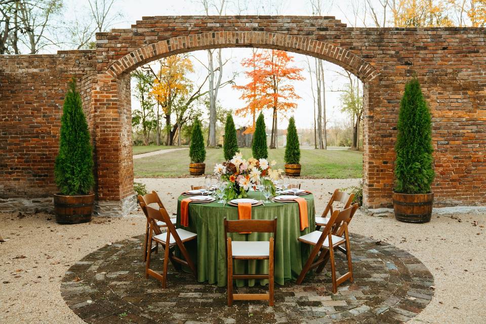 Autumn table decor in ruins