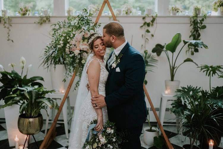 Beautiful indoor ceremony