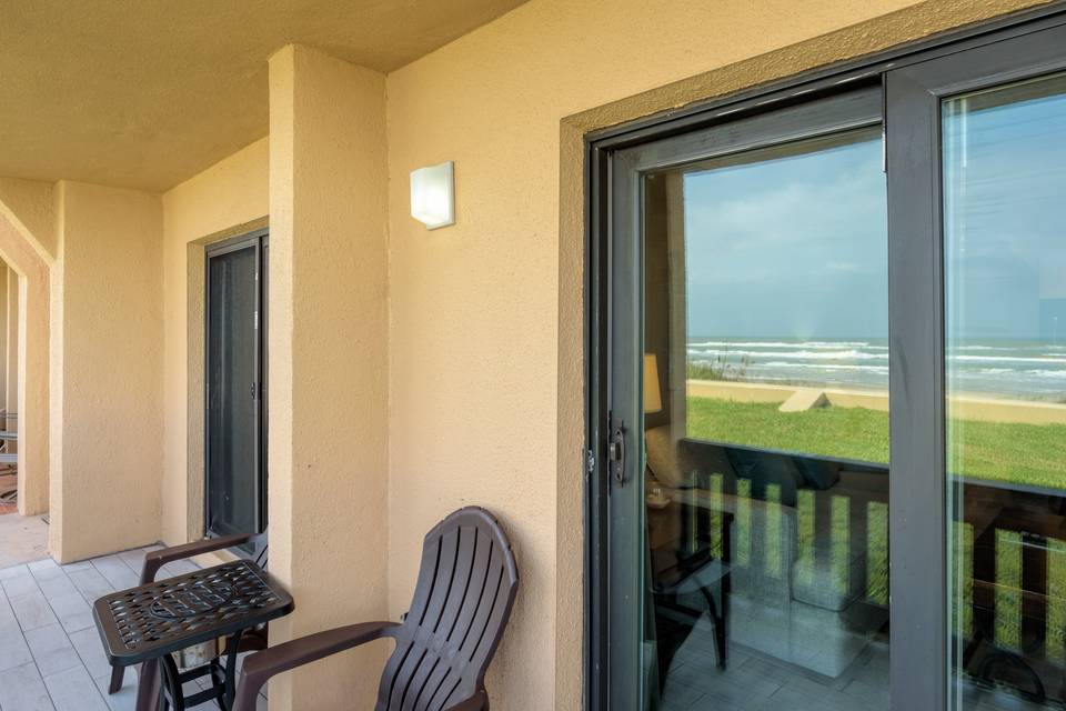 Beachfront condo - balcony