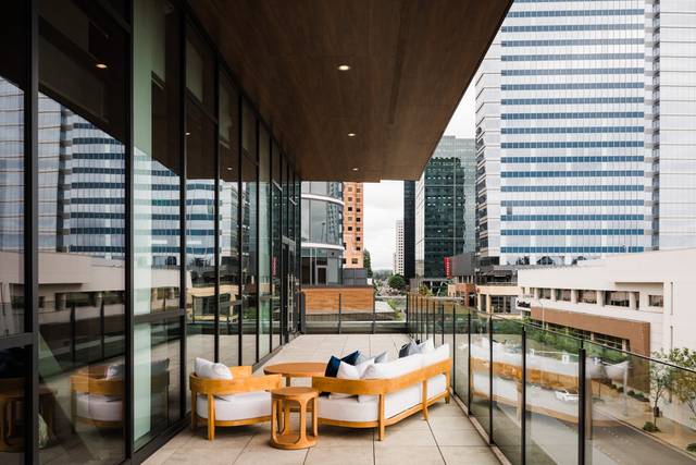 Avenue Outdoor Terrace