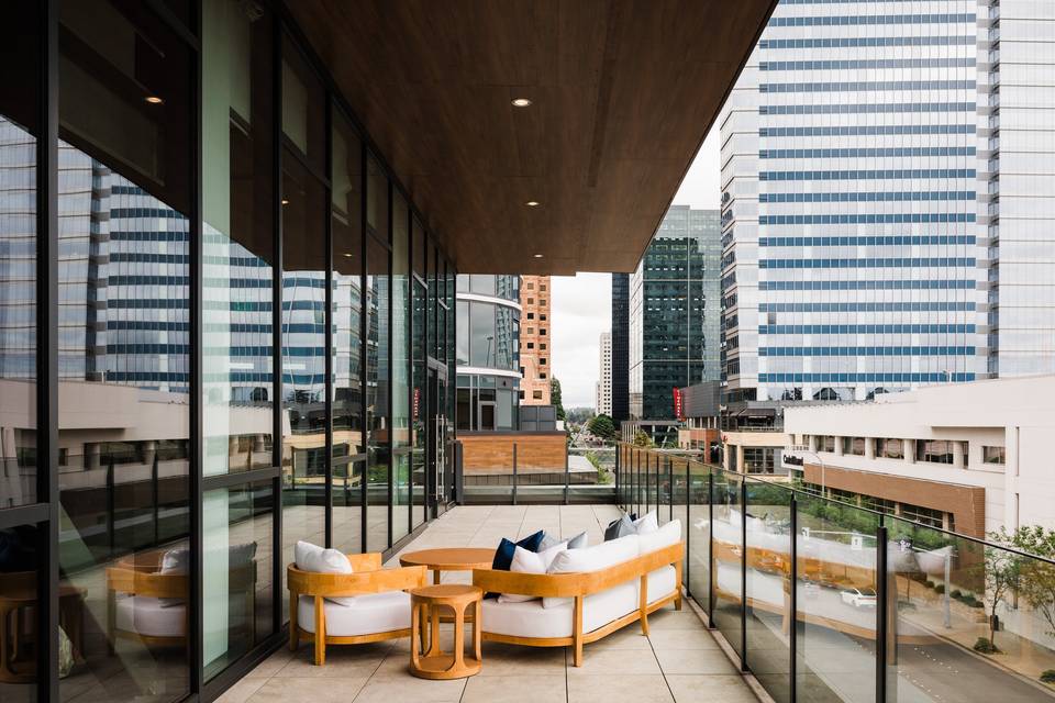 Avenue Outdoor Terrace