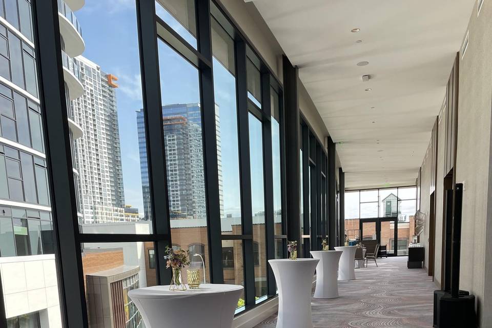 Avenue Foyer