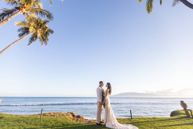 Makai Lawn Couple