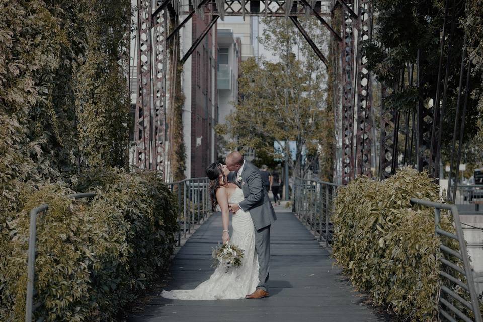 Couple in a cityscape