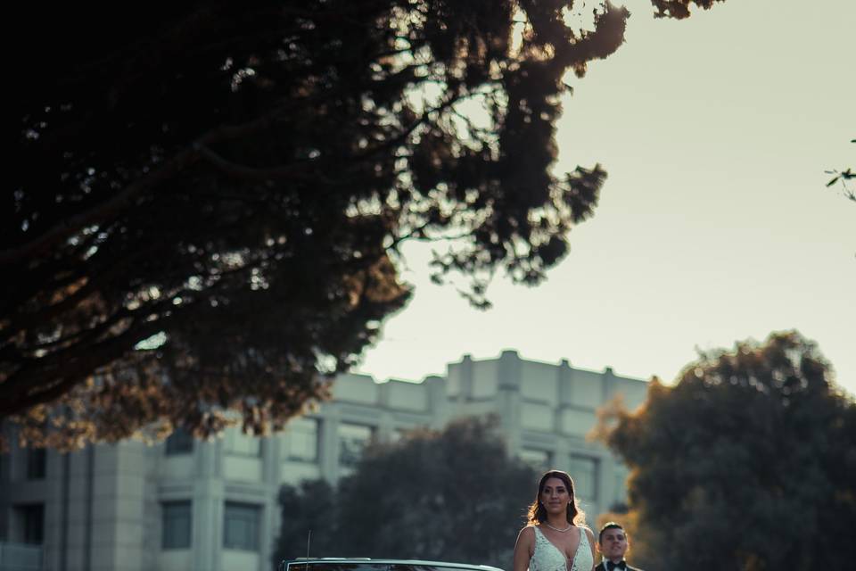 Wedding photo with classic car