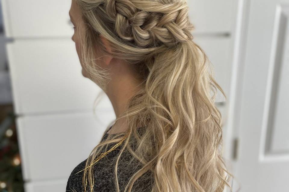 Bridesmaid ponytail updo