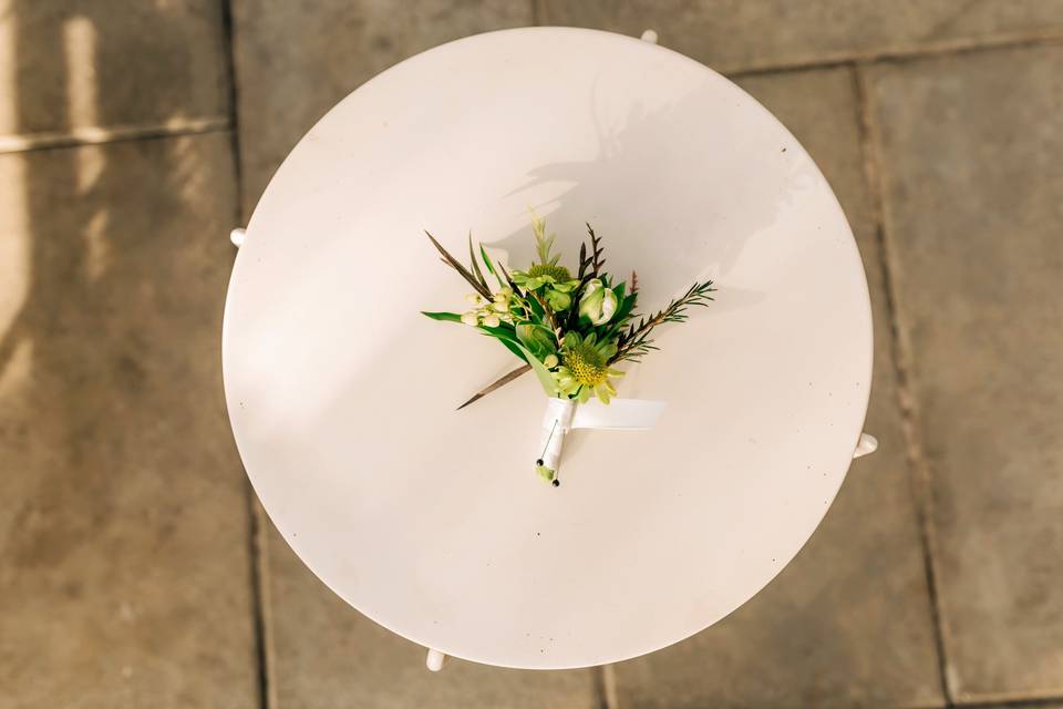 Simple sweet boutonniere