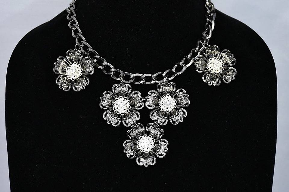 Flor necklace