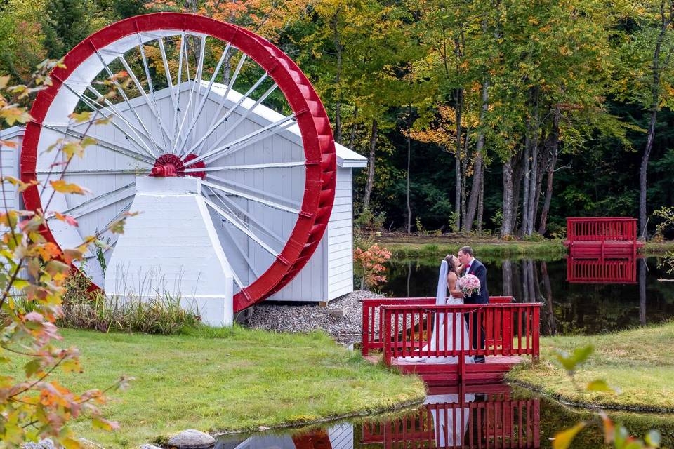 Waterwheel Kiss