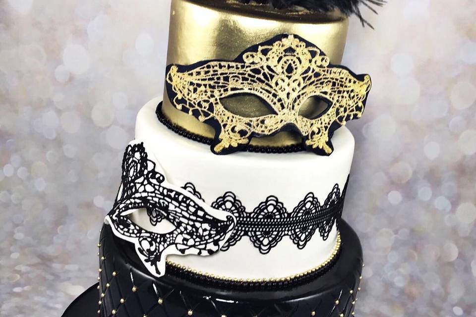 Pin by Mashala Dixon on 30th birthday party | Masquerade cakes, Sweet 16  masquerade, Masquerade party cake