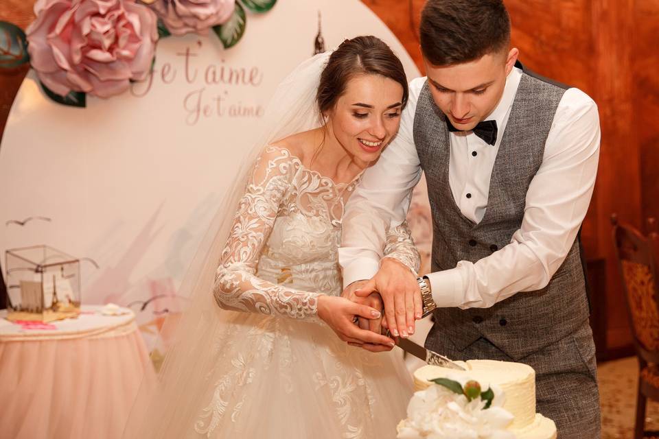 Cake cutting