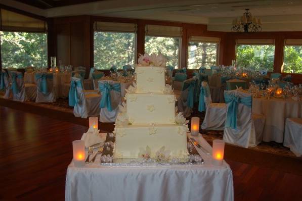 Cake at the Ivanhoe Club Mundelein IL