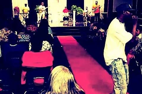 Darius Mitchell performing