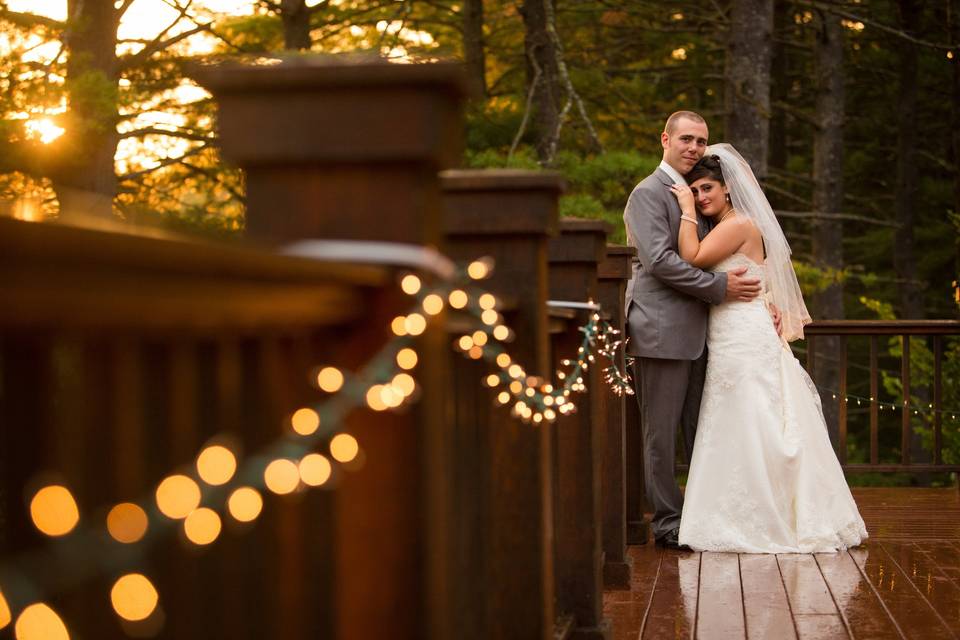 Couple with bridesmaids and groomsmen