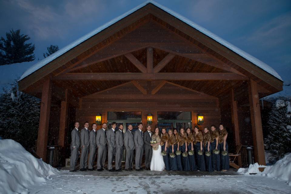 Couple with the bridesmaids and groomsmen