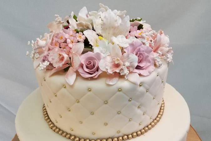 Quilted cake with flowers