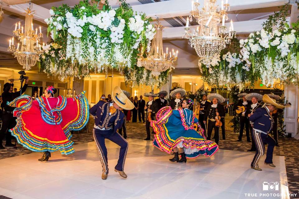 Mariachi & baile folklorico