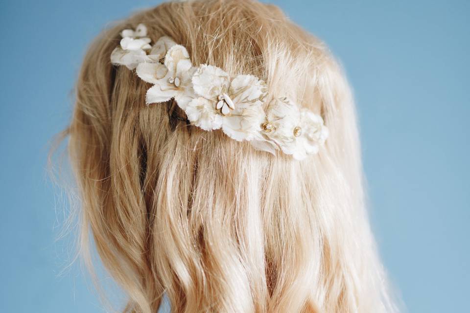 Smooth waves and floral accessory