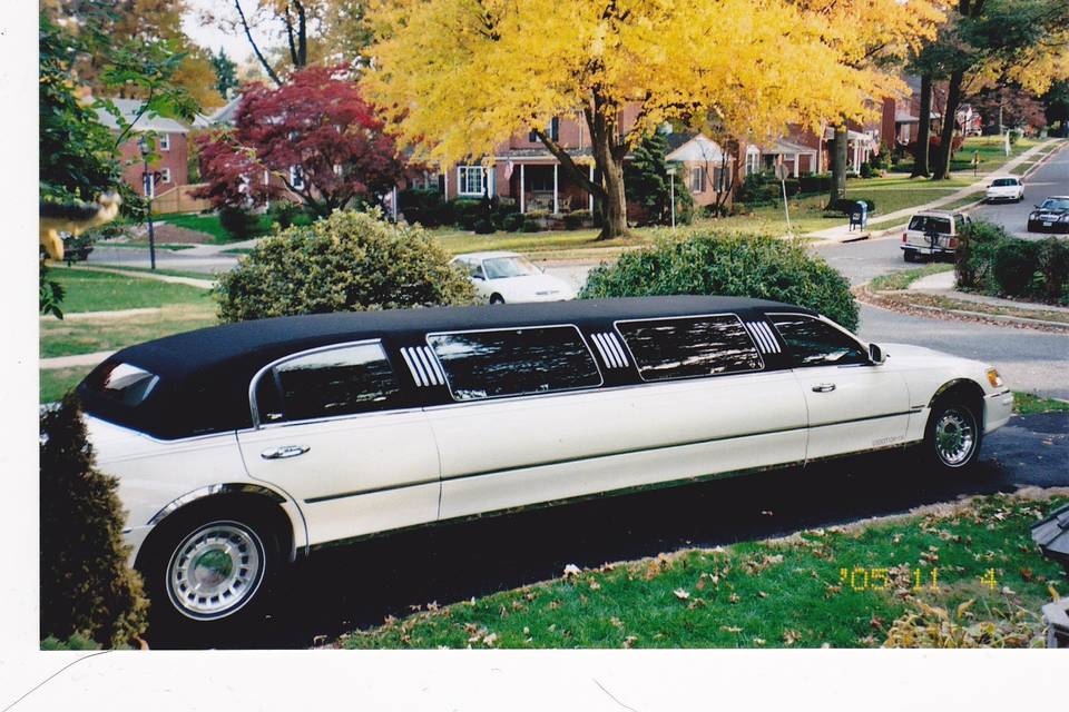 Limo - Lincoln Tux 8 Pass