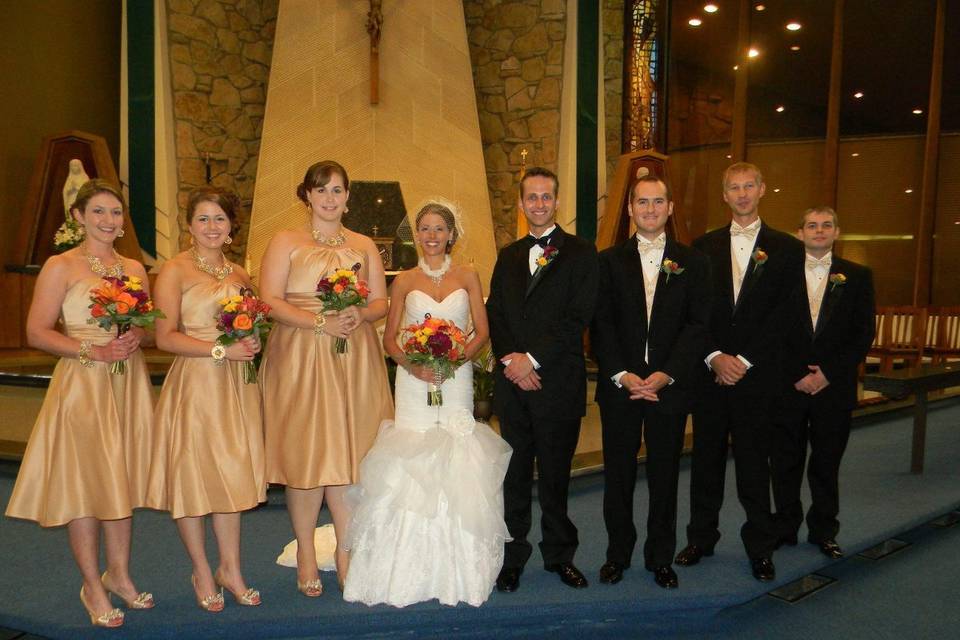 Newlyweds, bridesmaids, and groomsmen