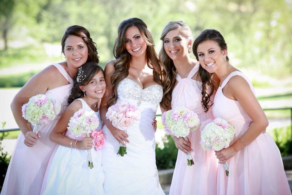 Bride photo with the bridesmaids