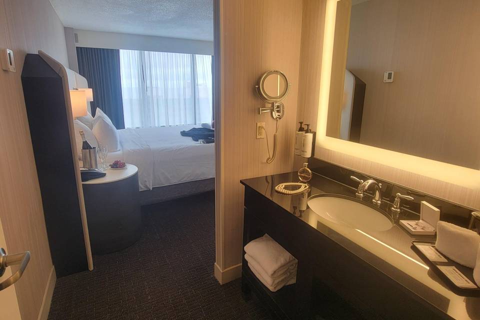 King suite washroom