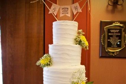 White wedding cake