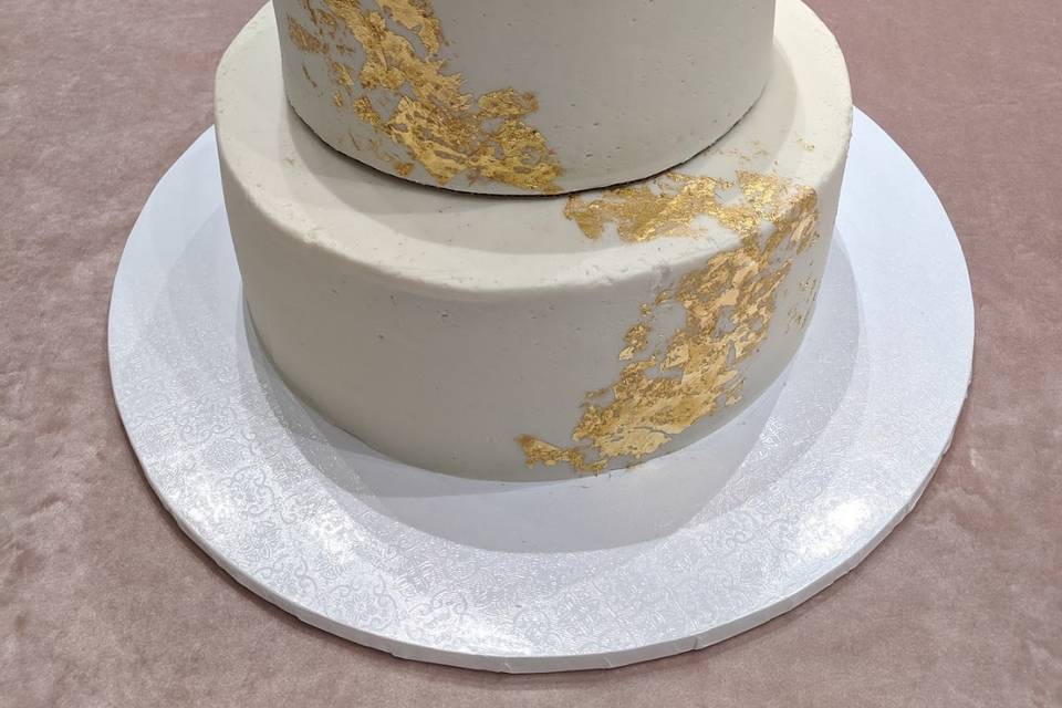Cake waiting for flowers!