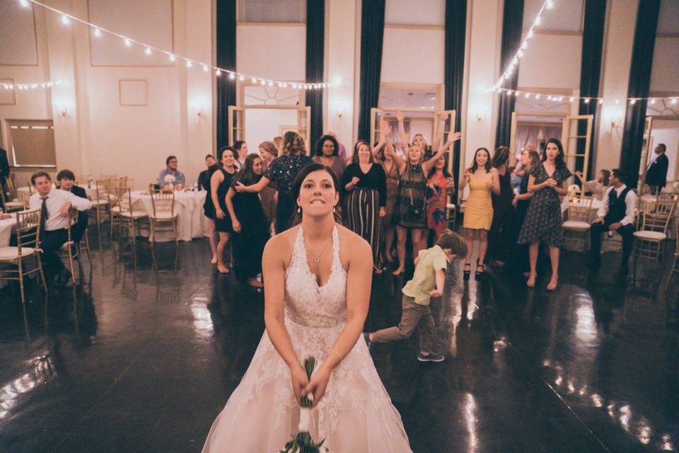 About to toss the bouquet - DT Visuals